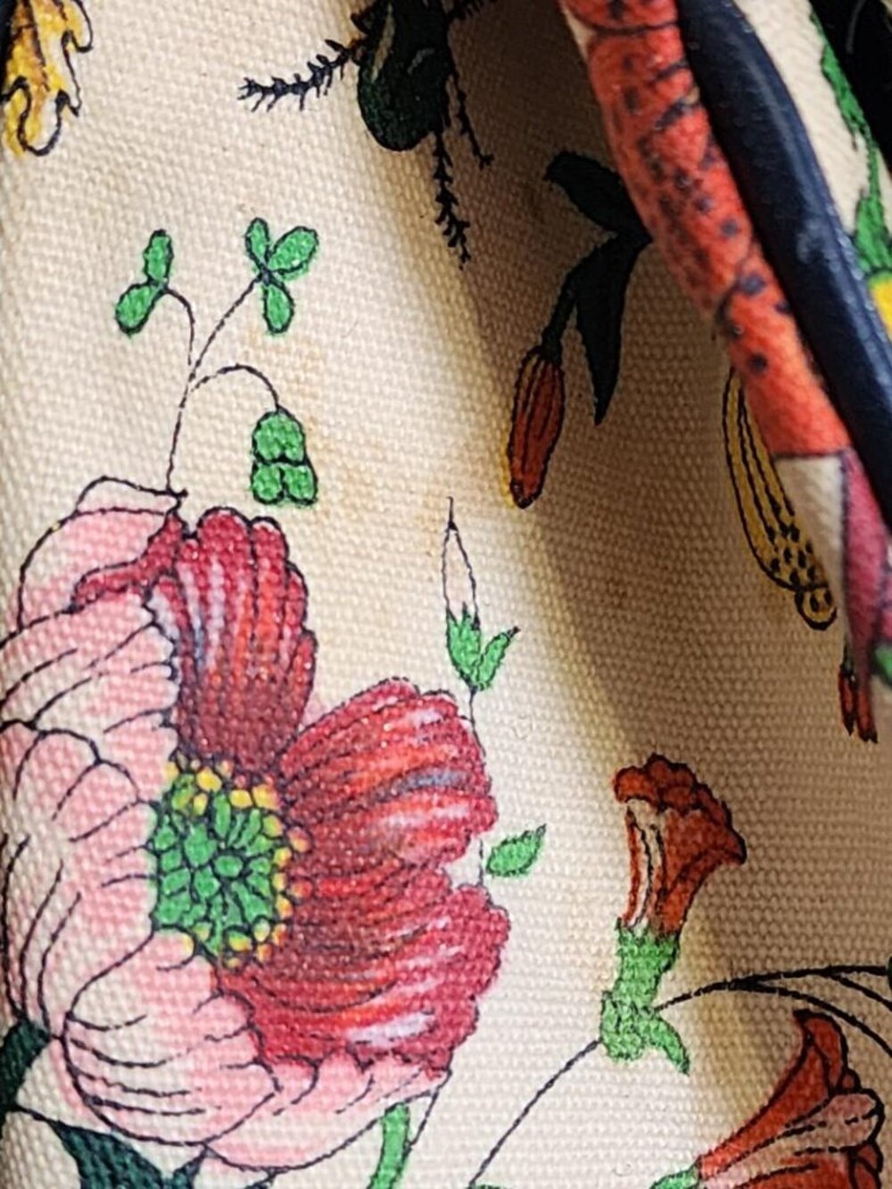 Authentic Vintage Gucci Flora Handbag - Picture 17 of 17